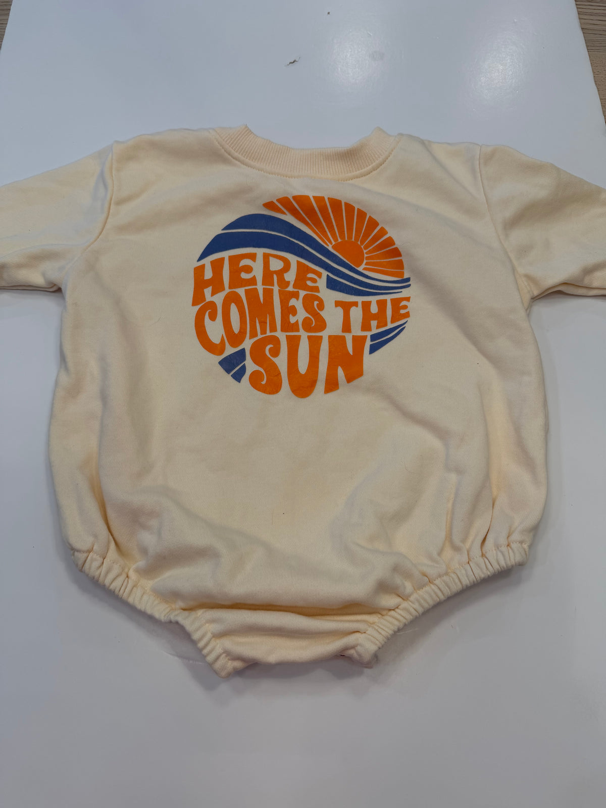 Shein 9-12M (imparfait) voir le dos